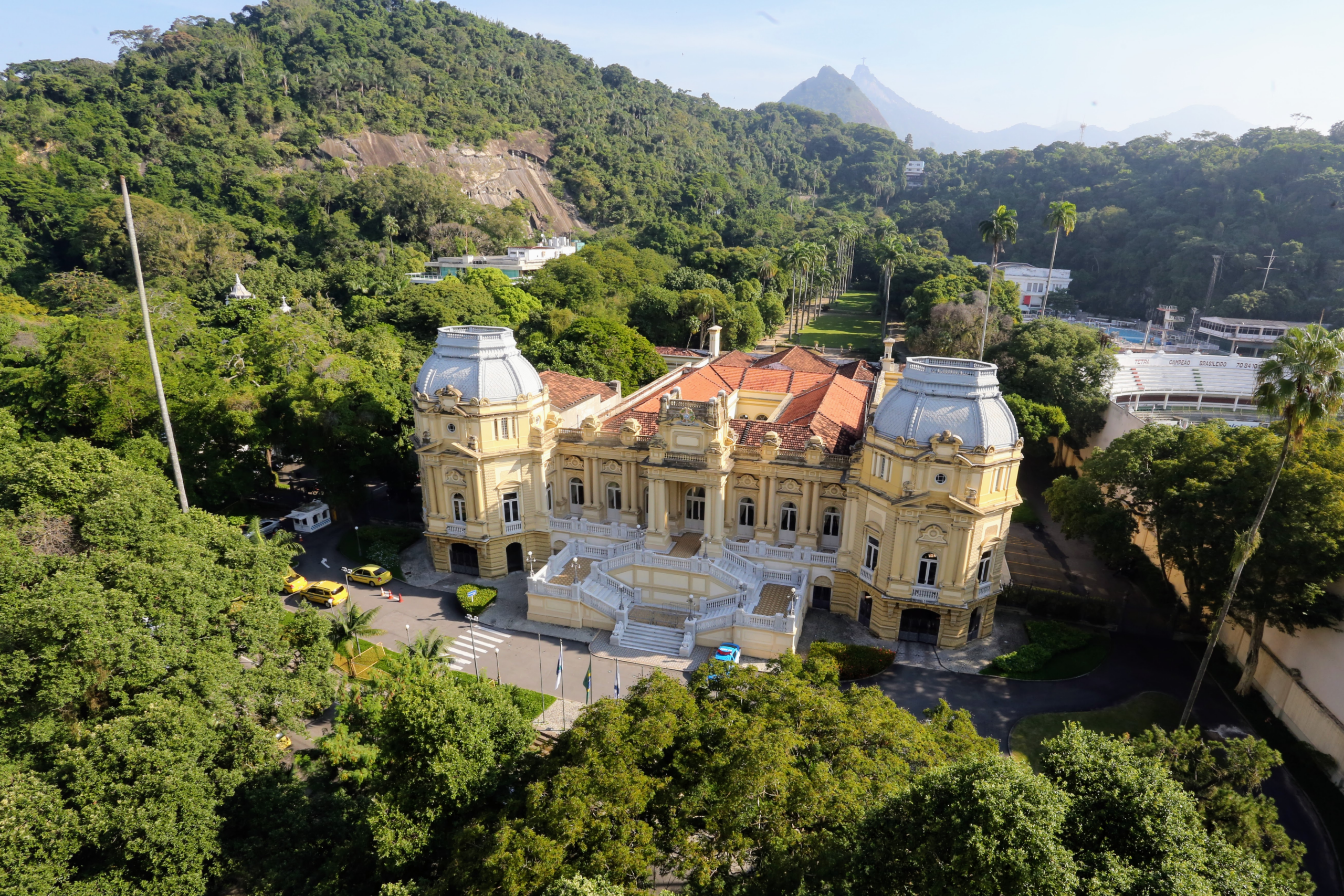 Governo do Rio supera 4 mil exonerações de comissionados e projeta economia de mais de R$ 230 milhões em 2026