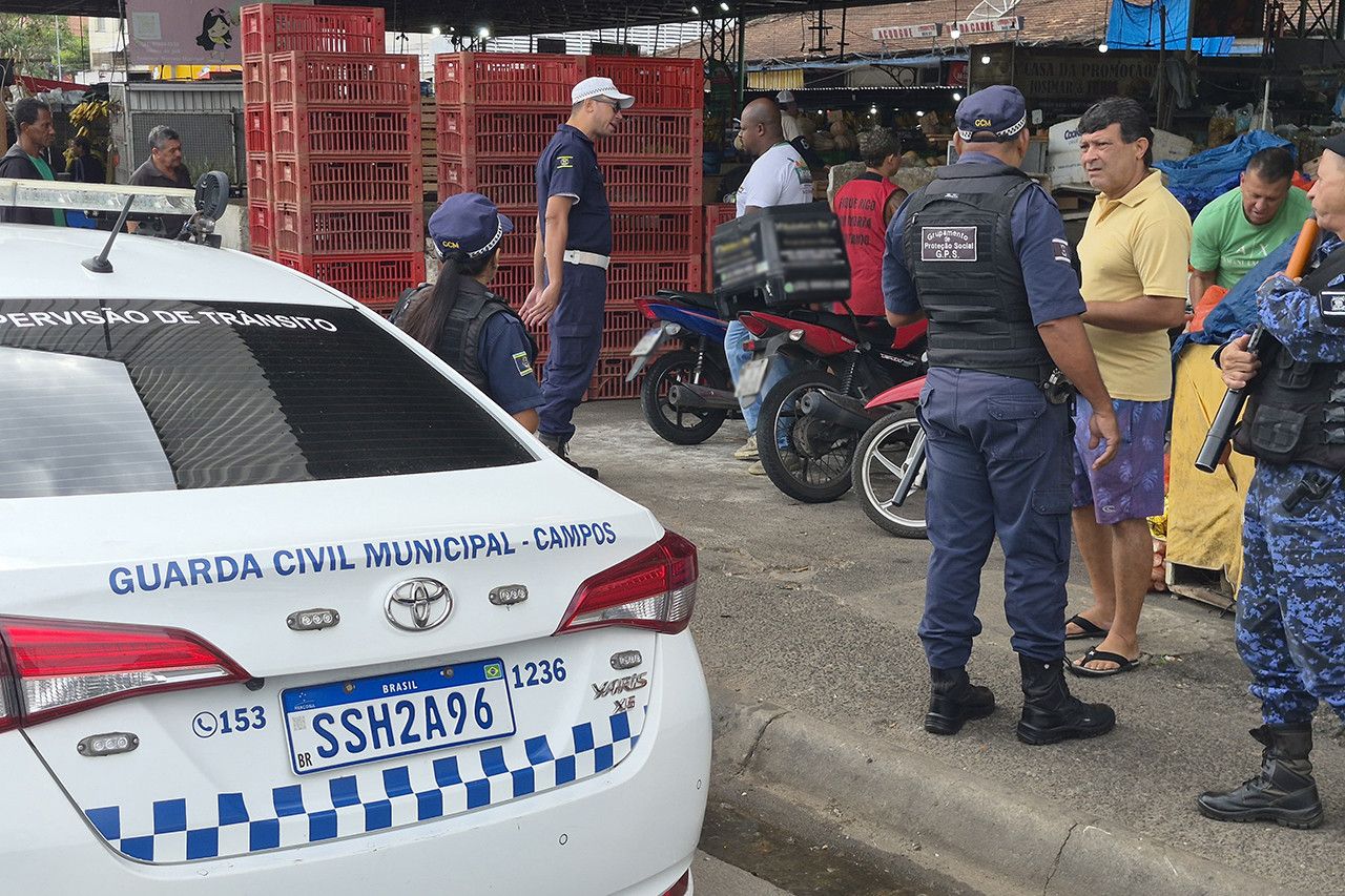 Guarda Municipal de Campos no Mercado